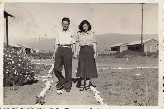 Ein Ehepaar auf Spaziergang