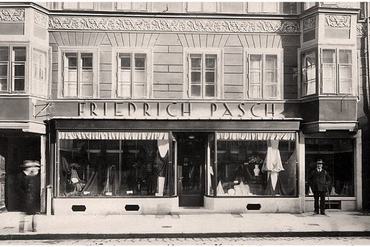 Ansicht einer Außenfassade eines Geschäfts in Innsbruck