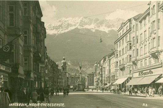 Ansicht der Maria-Theresienstraße, Innsbruck, im Jahre 1938, zur Zeit des "Anschluss"