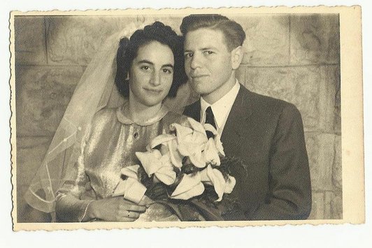 Ein Hochzeitsfoto des Brautpaares