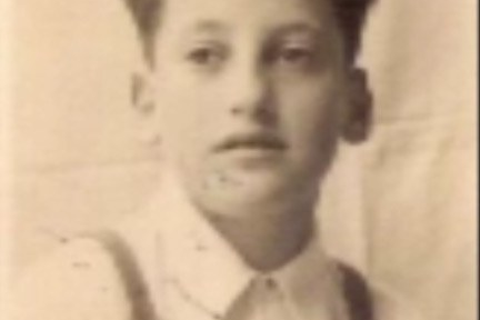 Portraitaufnahme eines jungen Burschen