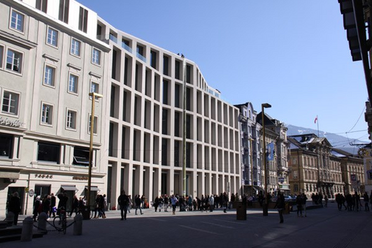 Eine Ansicht einer Häuserreihe in Innsbruck aus dem Jahre 2011