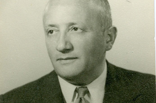 Portraitaufnahme eines älteren Herrn