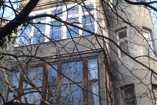 Eine Glasveranda eines Hauses in Innsbruck