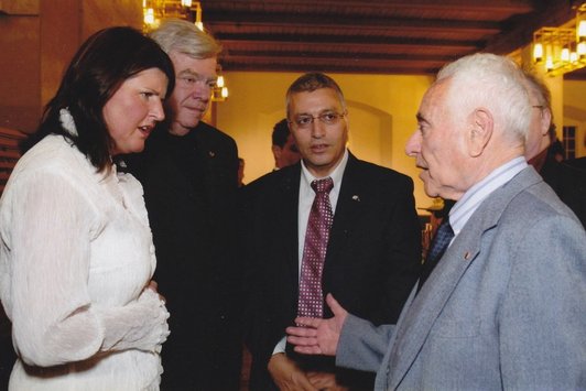 Einige Personen unterhalten sich