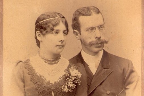 Ein Hochzeitsfoto eines Brautpaares