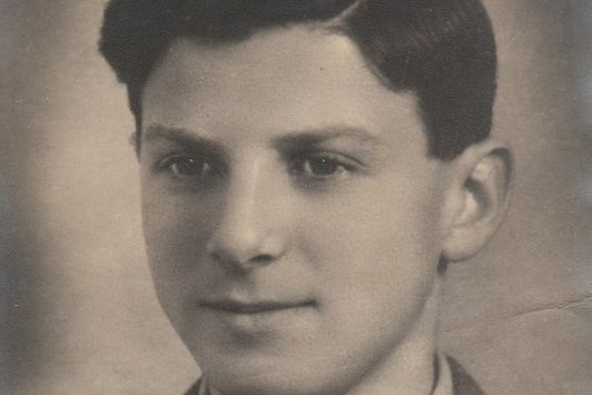 Ein Portrait eines jungen Mannes