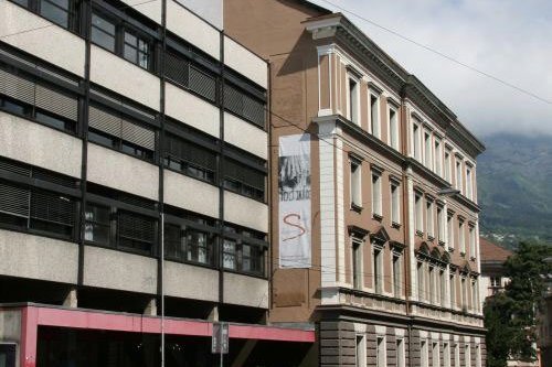 Außenansicht eines Gymnasiums in Innsbruck