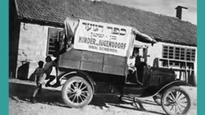 Am Transportauto ist der Name des Jugenddorfes auf Hebräisch und Deutsch angebracht, Ben Schemen 1937.