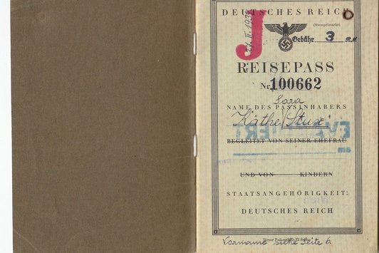 Ein Foto von einem Reisepass des deutschen Reichs