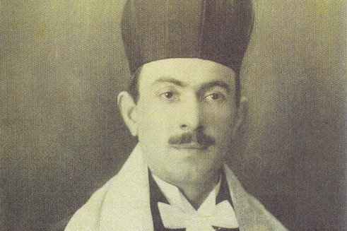 Ein Foto eines Mannes in Oberkantorsgewand 