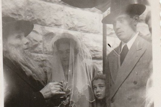 Hochzeitsfoto eines Brautpaares 