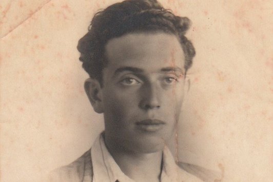 Portraitaufnahme eines jungen Mannes