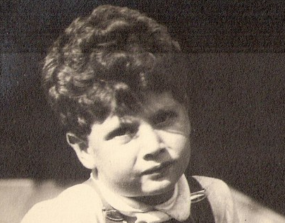 Zugeschnittenes Bild eines Kleinen Buben